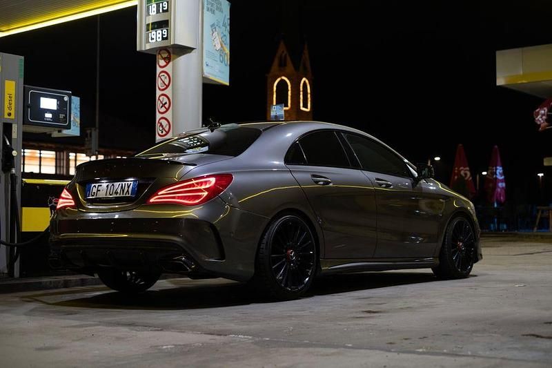 Grau Gebraucht 2015 Mercedes CLA250 Limousine | 20.000 € (Fairer Preis) - Bild 1/4