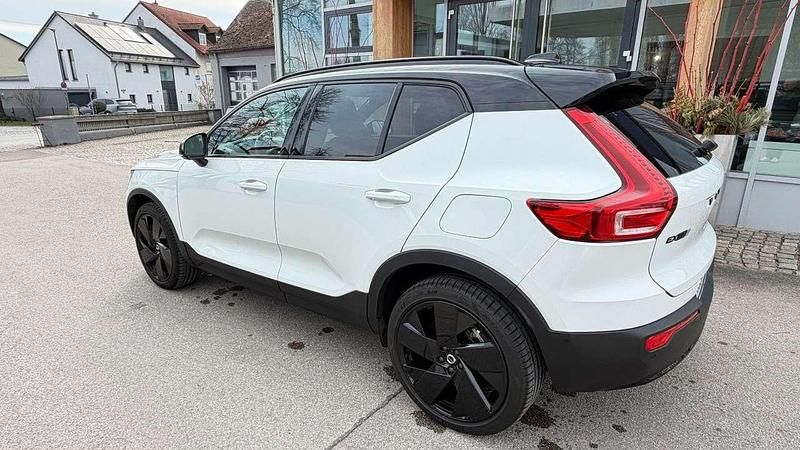 Gebraucht Volvo EX40 Single Motor Extended Range 185 kW (252 PS) 2025 Crystal white / metallic SUV