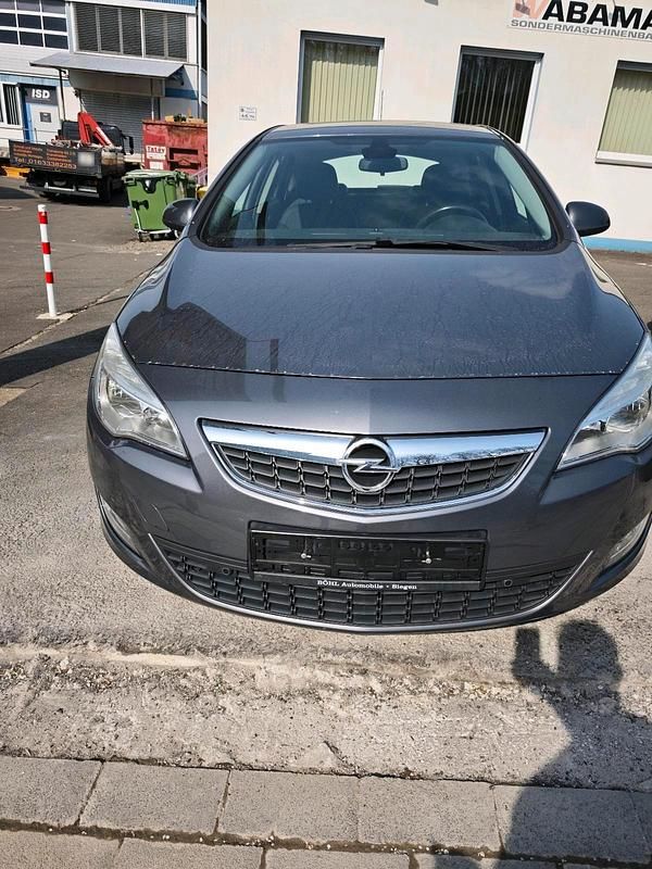 Gebraucht Opel Astra 179 PS (131 kW) 2010 Grau Kombi