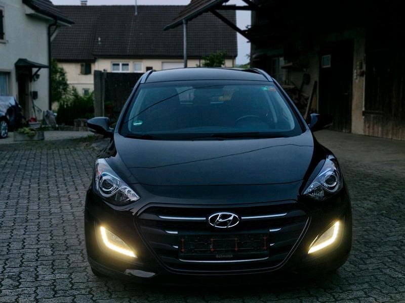 Schwarz Gebraucht 2015 Hyundai i30 Kombi | 6.300 € (Superpreis) - Bild 1/4