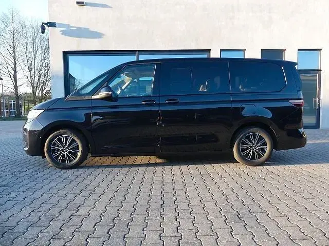 Gebraucht VW Multivan Life 150 PS (110 kW) 2024 Schwarz Van / Kleinbus