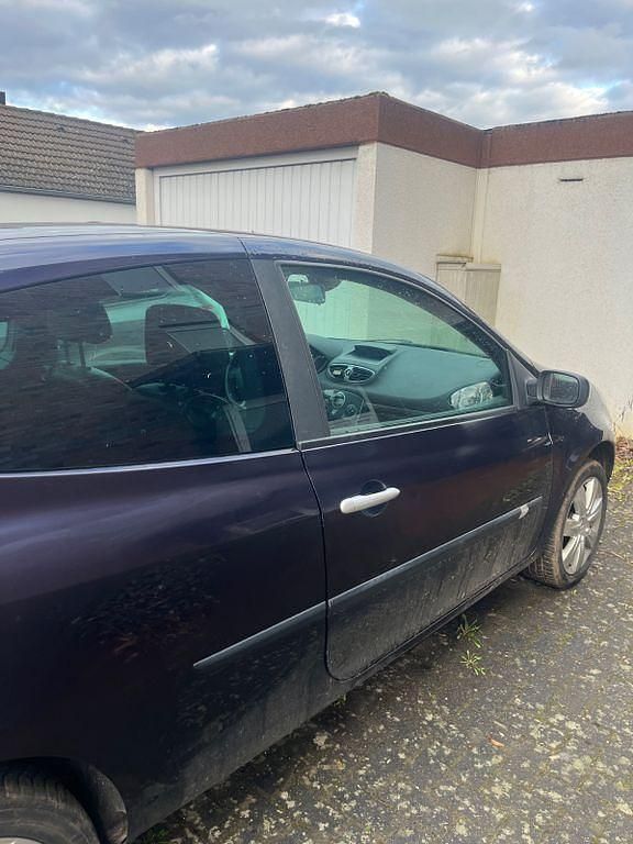 Gebraucht Renault Clio II Exception 88 PS (64 kW) 2006 Violet Limousine