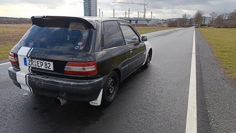 Gebraucht Toyota Starlet XLi 75 PS (55 kW) 1994 Schwarz Kleinwagen