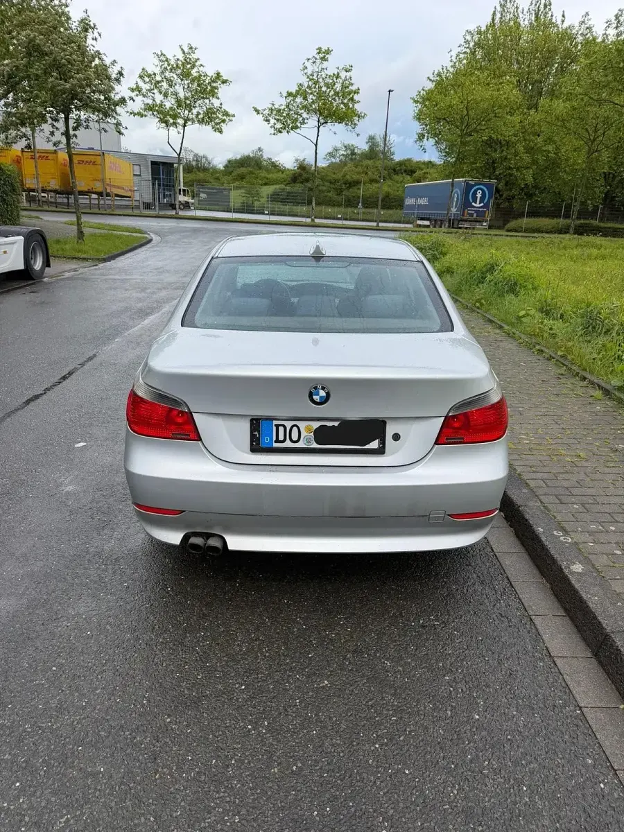 Gebraucht BMW 520 170 PS (125 kW) 2003 Silber Limousine