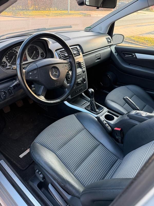 Gebraucht Mercedes B180 108 PS (79 kW) 2005 Silber Van / Kleinbus