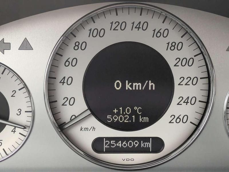 Gebraucht Mercedes E240 Avantgarde 177 PS (130 kW) 2005 Silber Kombi