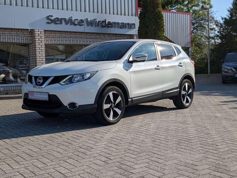 Brilliant white (m) Gebraucht 2016 Nissan Qashqai N-Connecta SUV | 13.490 € (Fairer Preis) - Bild 1/4