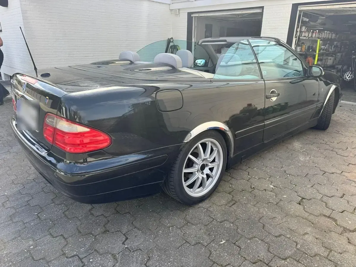 Gebraucht Mercedes CLK320 218 PS (160 kW) 2001 Schwarz Cabrio