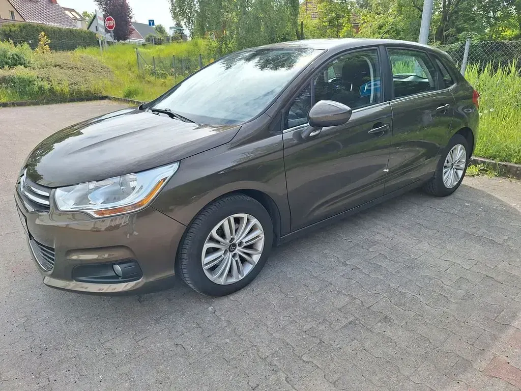 Używany Citroën C4 Tendance 120 KM (88 kW) 2014 Brązowy Sedan/Limuzyna
