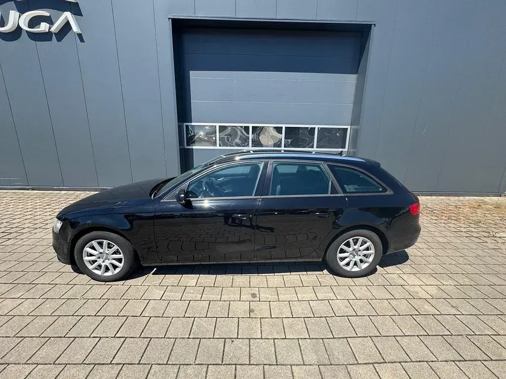 Gebraucht Audi A4 Attraction 143 PS (105 kW) 2013 Schwarz Kombi