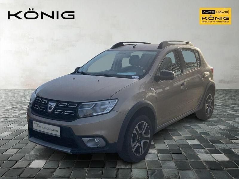 Beige Gebraucht 2018 Dacia Sandero Celebration Kleinwagen | 8.990 € (Guter Preis) - Bild 1/4