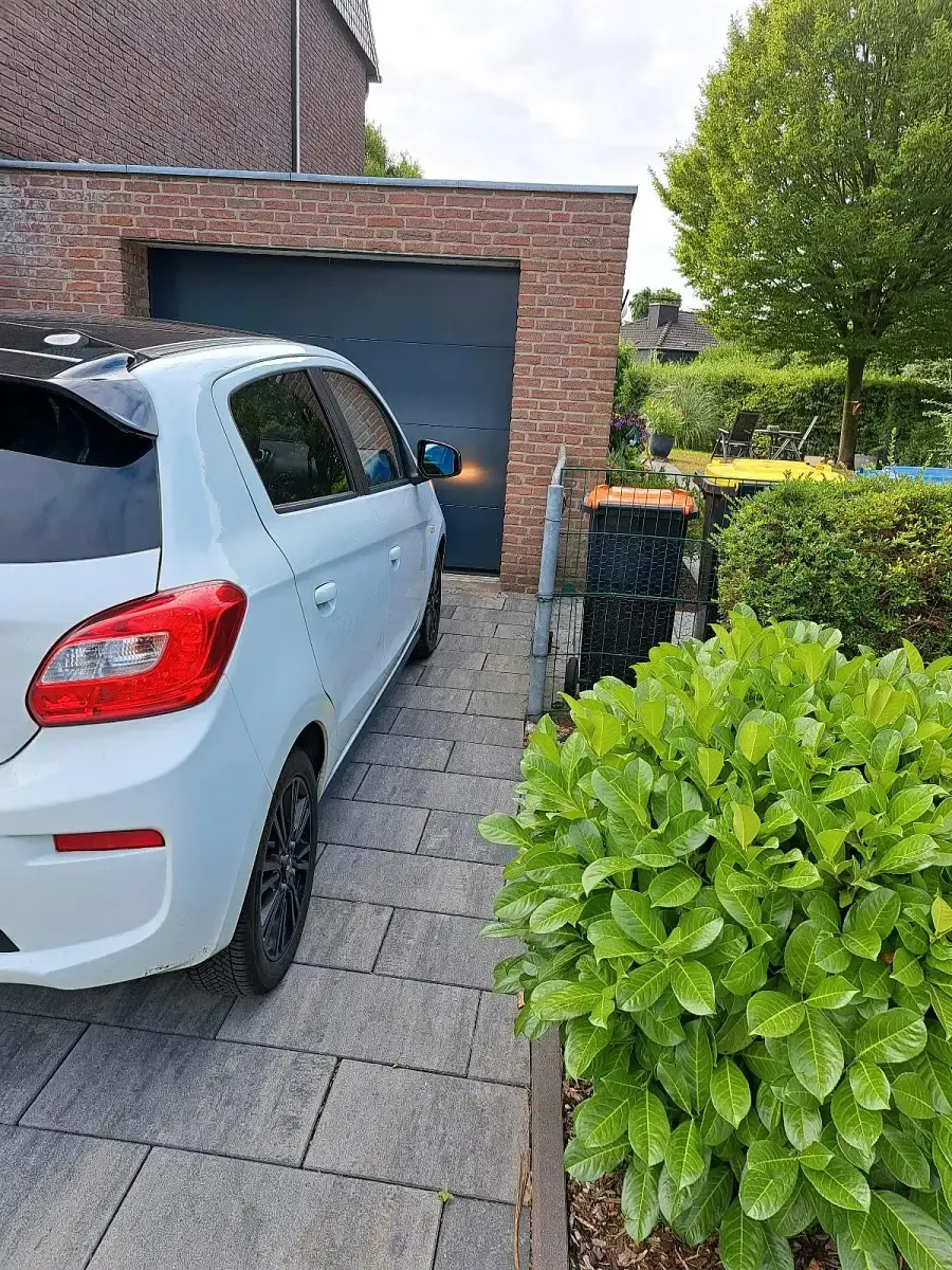 Gebraucht Mitsubishi Space Star 80 PS (58 kW) 2018 Weiß Kleinwagen