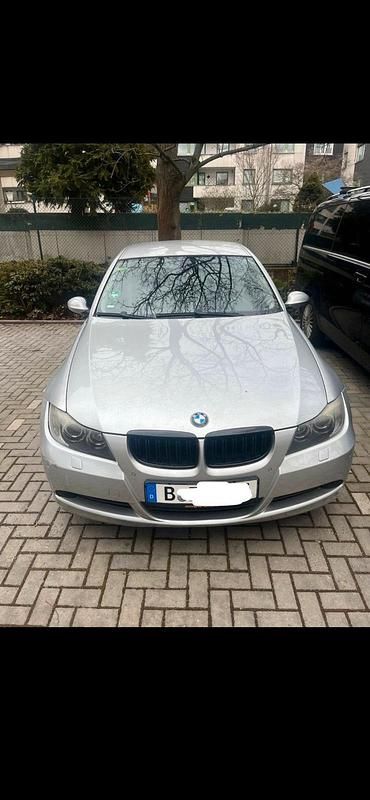 Second-hand BMW 320 150 CP (110 kW) 2007 Argintiu Berlinǎ