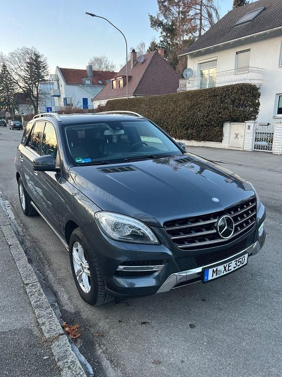 Grau Gebraucht 2013 Mercedes 350 SUV | 20.999 € - Bild 1/4