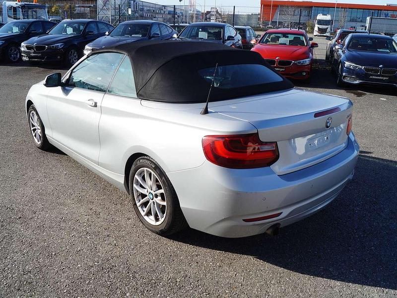 Gebraucht BMW 218 136 PS (100 kW) 2017 Glaciersilber Cabrio