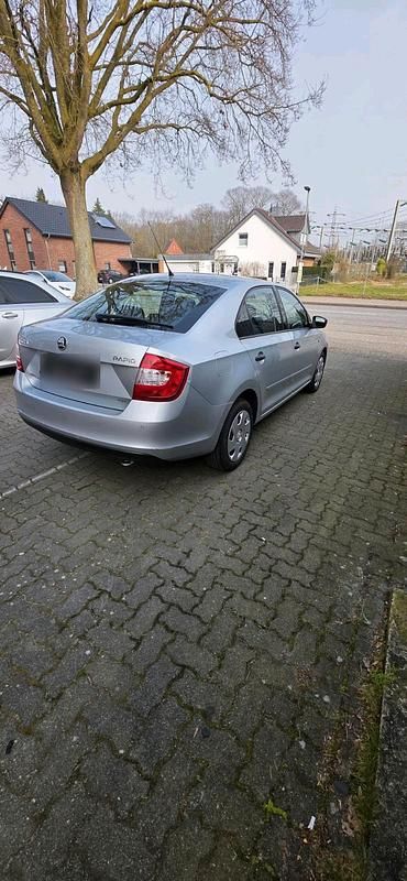 Gebraucht Skoda Rapid 90 PS (66 kW) 2012 Silber Kleinwagen