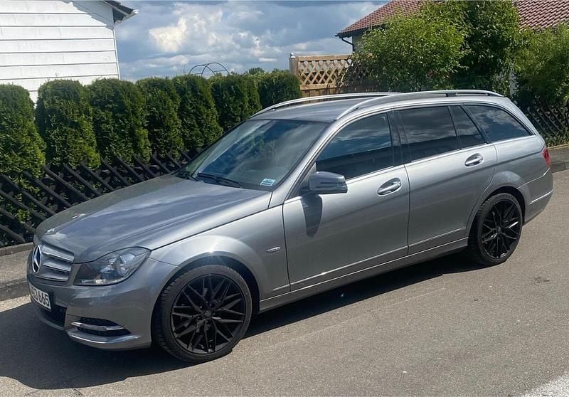 Silber Gebraucht 2012 Mercedes C180 Kombi | 13.900 € - Bild 1/4