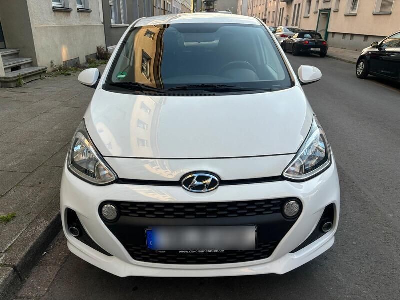 Weiß Gebraucht 2017 Hyundai i10 YES! Kleinwagen | 6.550 € (Guter Preis) - Bild 1/4
