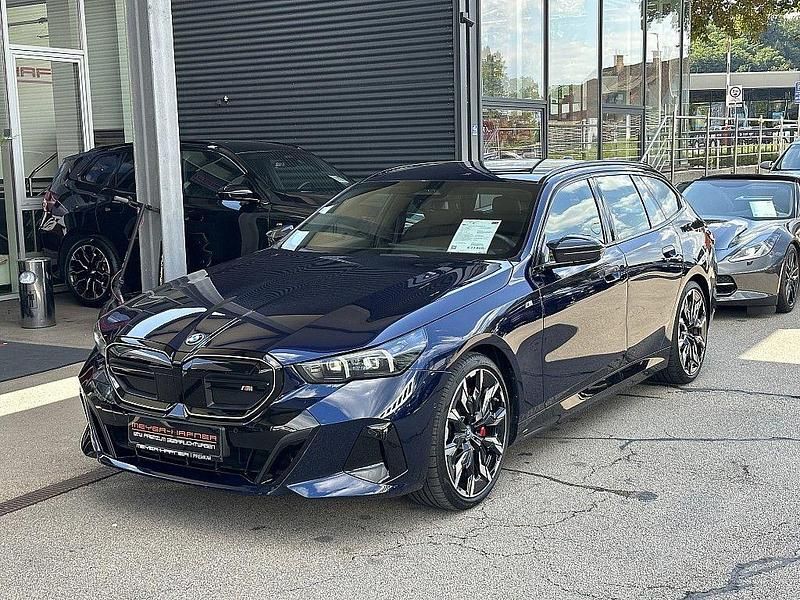 Blau Gebraucht 2024 BMW i5 Sport Line Limousine | 71.690 € (Superpreis) - Bild 1/4