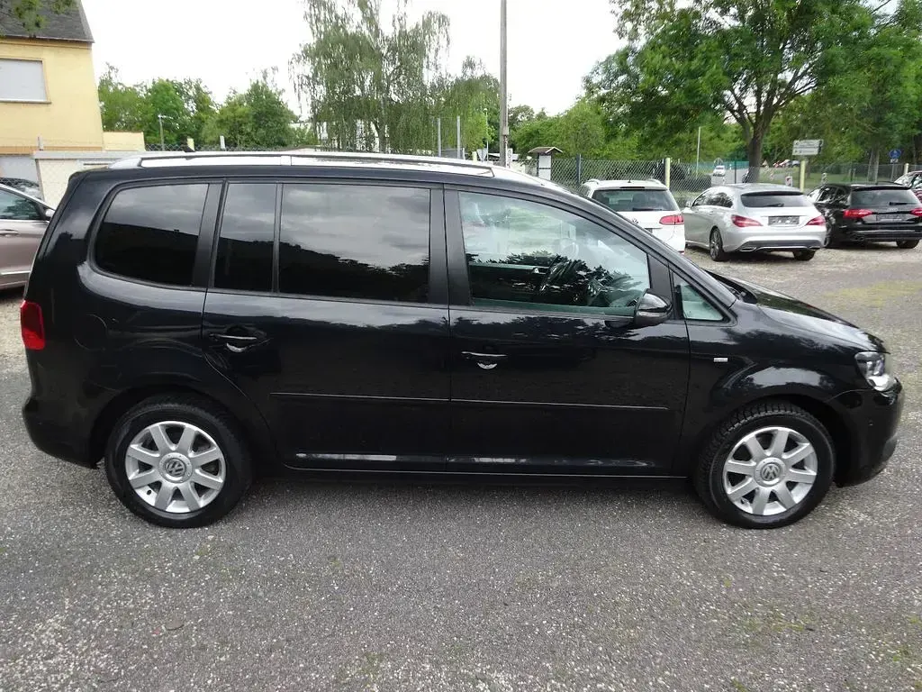 Gebraucht VW Touran Cup 140 PS (102 kW) 2014 Schwarz Van / Kleinbus