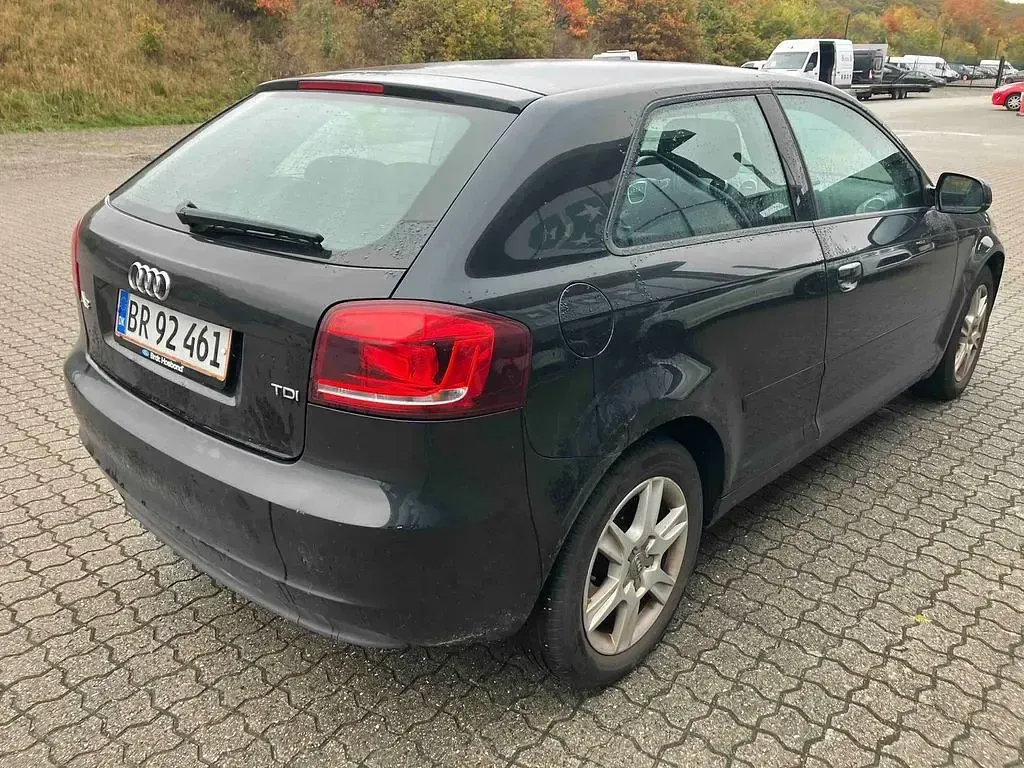 Gebraucht Audi A3 Attraction 105 PS (77 kW) 2011 Schwarz Kleinwagen