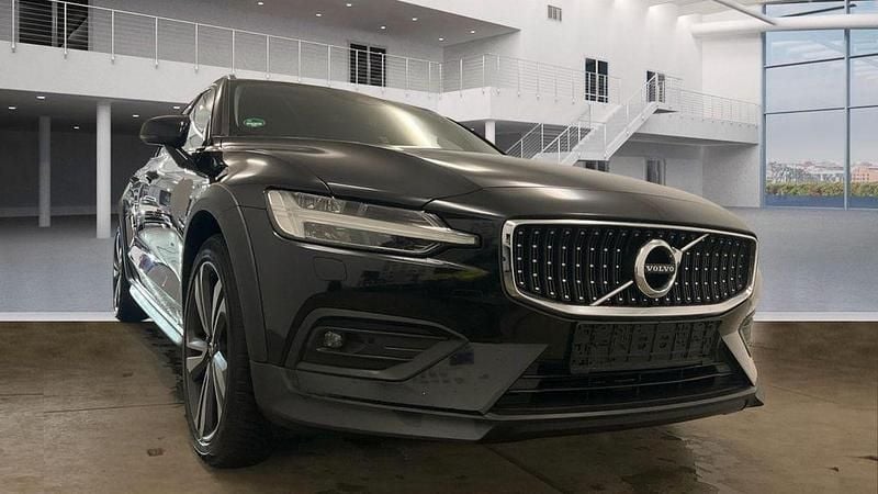 Gebraucht Volvo V60 CC Pro 190 PS (139 kW) 2020 Schwarz Kombi
