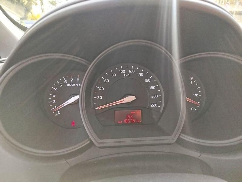 Schwarz Gebraucht 2014 Kia Rio Attract Limousine | 3.900 € (Fairer Preis) - Bild 1/4