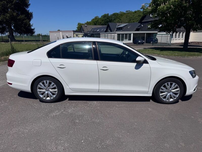 Gebraucht VW Jetta Trendline 105 PS (77 kW) 2011 Weiß Limousine