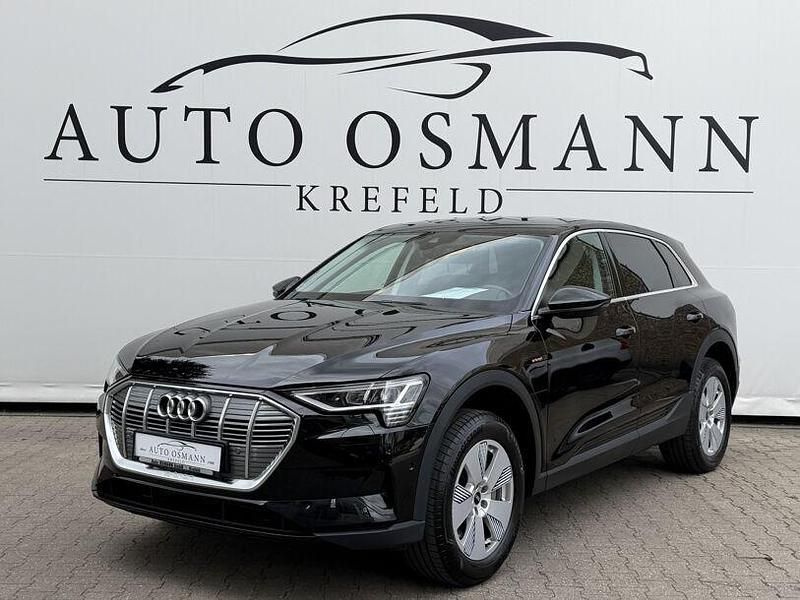 Gebraucht Audi e-tron Basis 230 kW (313 PS) 2022 Brillantschwarz SUV