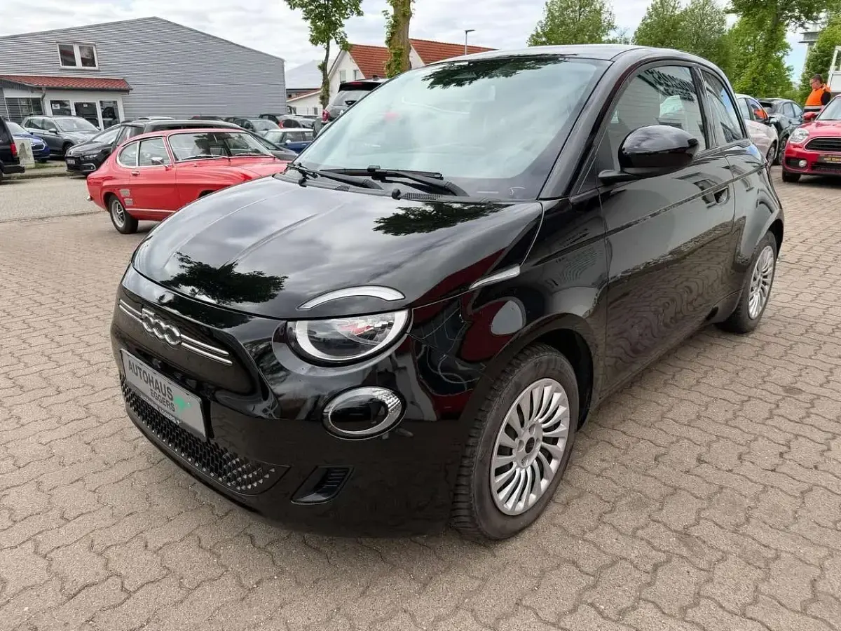 Second-hand Fiat 500e Action 69 kW (95 CP) 2023 Negru Hatchback