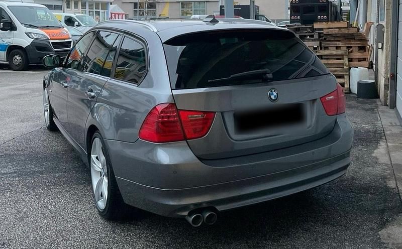 Gebraucht BMW 325 204 PS (150 kW) 2011 Grau Kombi
