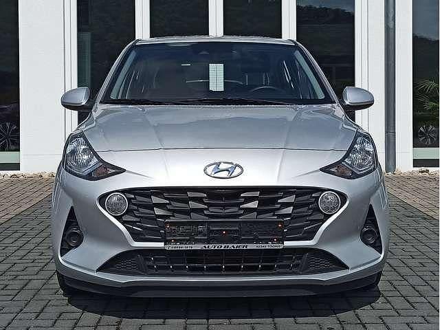 Gebraucht Hyundai i10 Select 67 PS (49 kW) 2022 Silber Kleinwagen