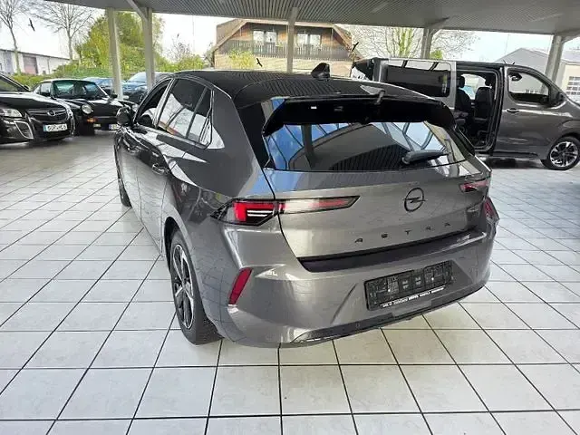 Używany Opel Astra 131 KM (96 kW) 2024 Szary Sedan/Limuzyna