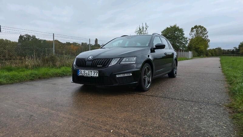 Schwarz Gebraucht 2018 Skoda Octavia RS Kombi | 17.999 € (Etwas zu teuer) - Bild 1/4