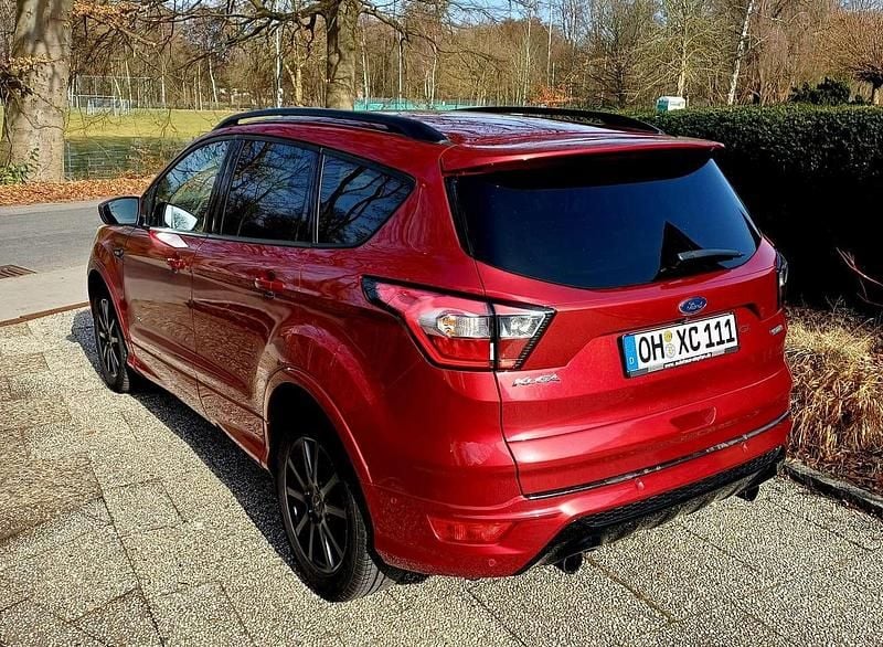 Gebraucht Ford Kuga ST-Line 182 PS (133 kW) 2018 Rot SUV