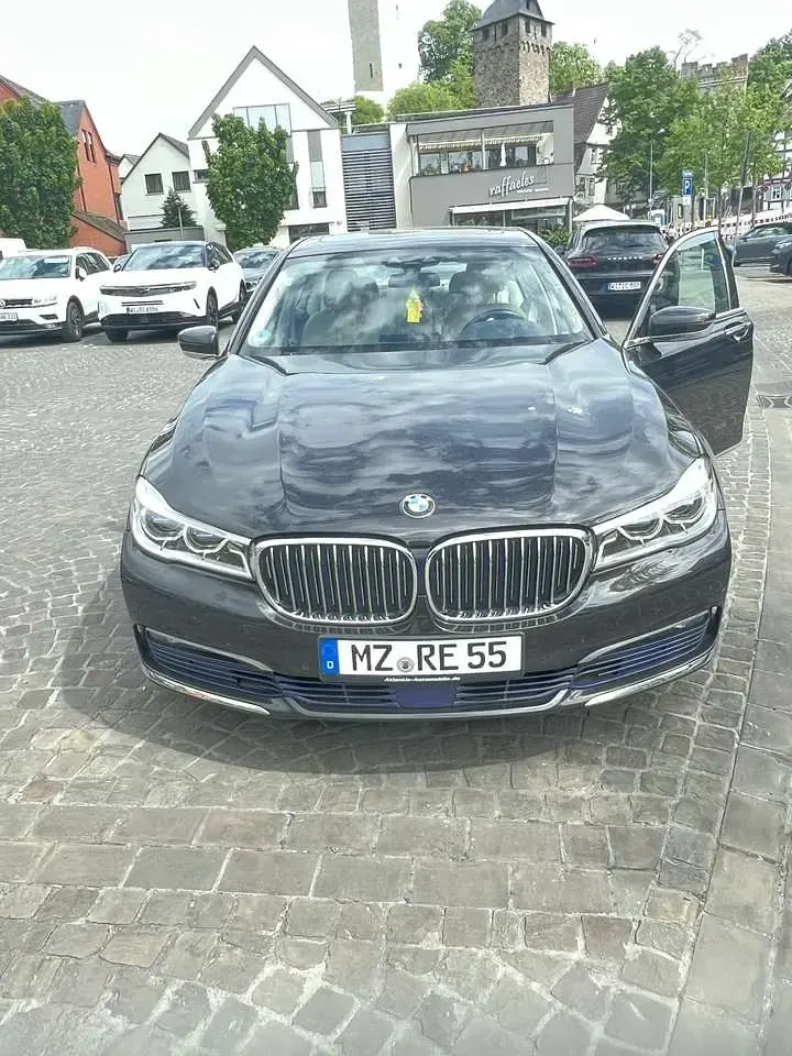 Gebraucht BMW 730 265 PS (194 kW) 2016 Schwarz Limousine