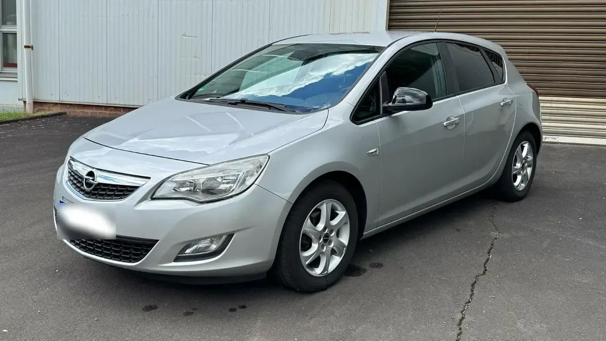 Gebraucht Opel Astra 115 PS (84 kW) 2010 Silber Limousine