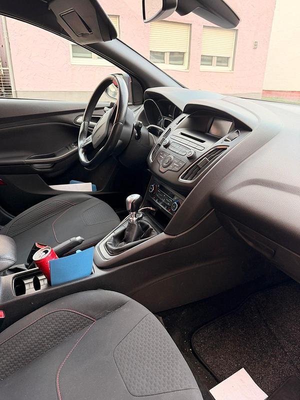 Gebraucht Ford Focus 125 PS (91 kW) 2017 Blau Kombi