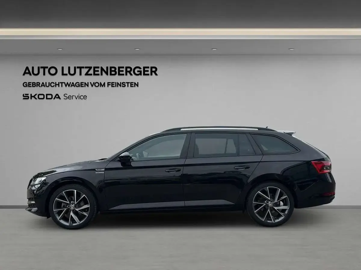 Gebraucht Skoda Superb SportLine 218 PS (160 kW) 2023 Blackmagic perleffekt Kombi