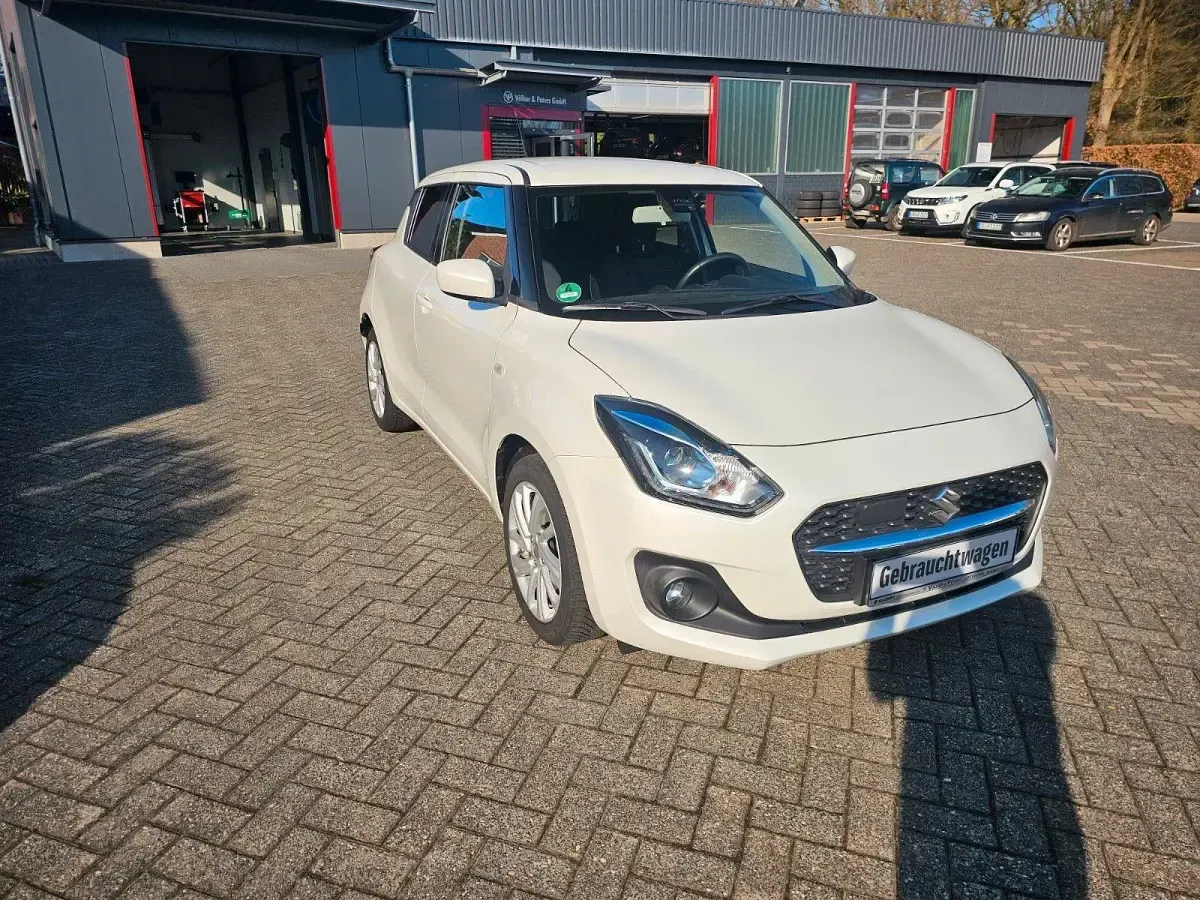 Gebraucht Suzuki Swift Comfort 83 PS (61 kW) 2022 Weiß Kleinwagen