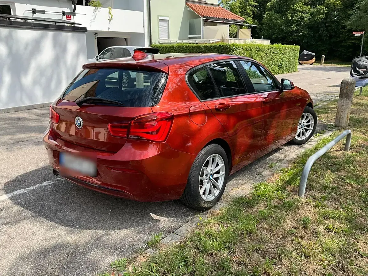 Gebraucht BMW 118 Sport Line 136 PS (100 kW) 2019 Orange Limousine