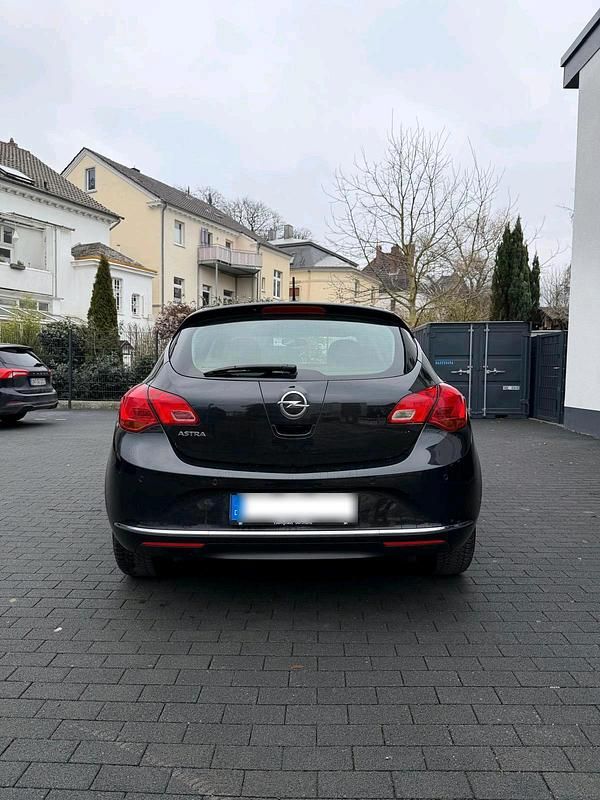 Gebraucht Opel Astra Active 120 PS (88 kW) 2013 Schwarz Limousine