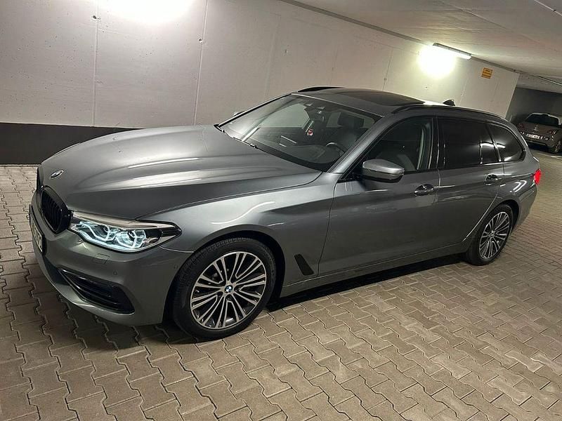 Grau Gebraucht 2018 BMW 525 Sport Line Kombi | 25.500 € (Teuer) - Bild 1/4