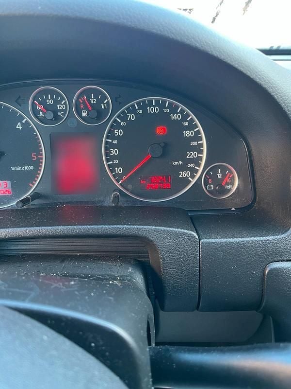 Gebraucht Audi A6 220 PS (161 kW) 2002 Blau Kombi