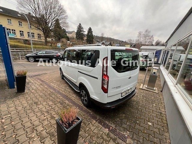 Gebraucht Ford Tourneo Active 185 PS (136 kW) 2021 Weiß Van / Kleinbus