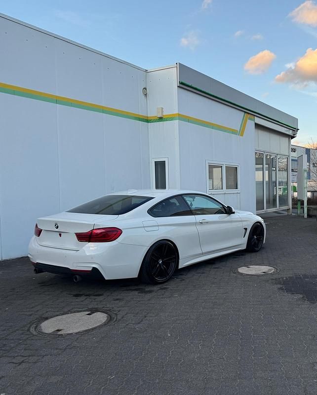 Gebraucht BMW 440 Basis 326 PS (239 kW) 2019 Weiß Coupé