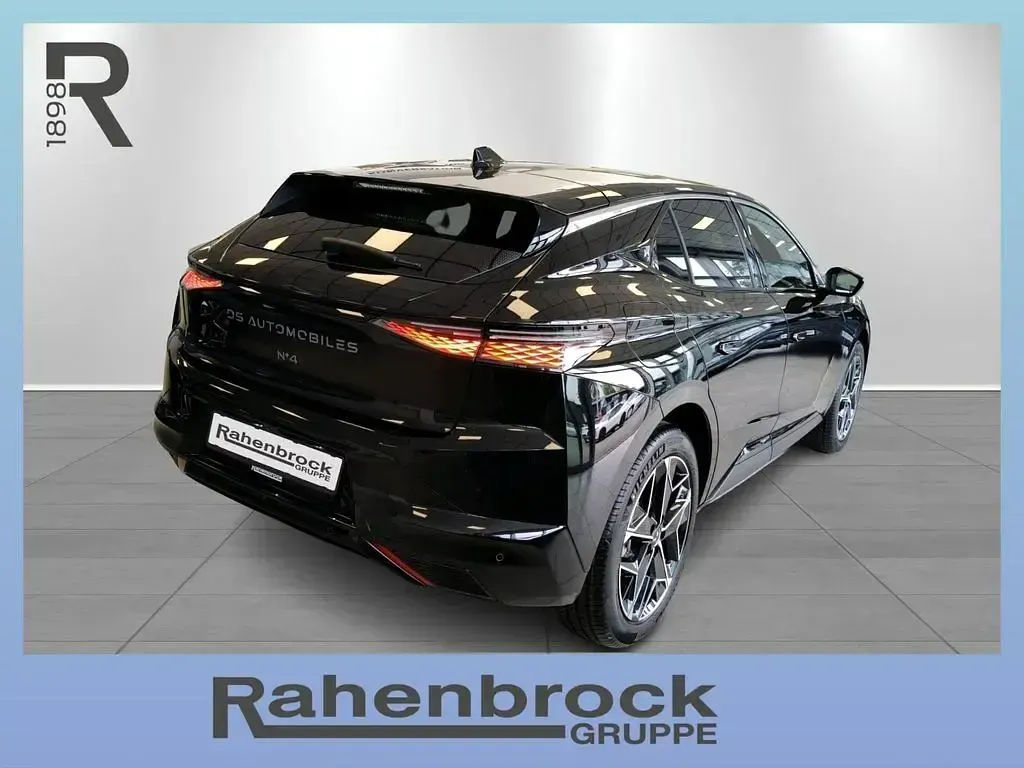 Neu DS Automobiles DS4 145 PS (106 kW) 2026 Schwarz Limousine