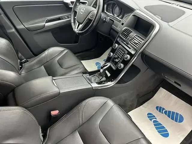 Gebraucht Volvo XC60 R-Design 197 PS (144 kW) 2017 Weiß metallic SUV
