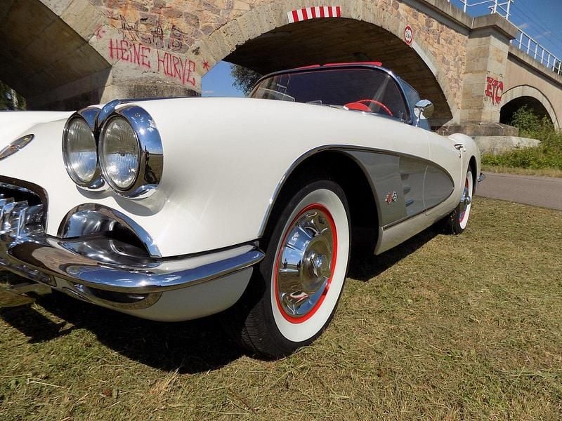 Gebraucht Chevrolet Corvette C1 245 PS (180 kW) 1958 Beige Cabrio