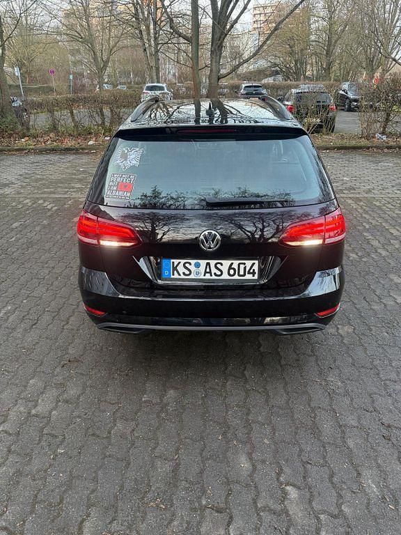 Gebraucht VW Golf VII Trendline 116 PS (85 kW) 2018 Schwarz Kombi